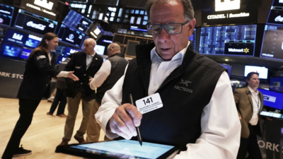 US markets open flat after 3 day gain amid looming trade tensions