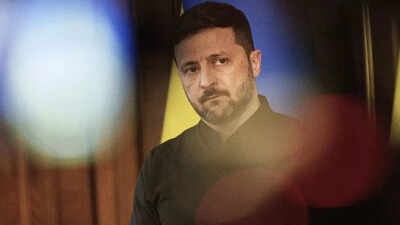 Zelenskyy slams Russian team as ‘dummy’ delegation in Turkey peace talks; Kremlin fires back, calls him ‘clown’