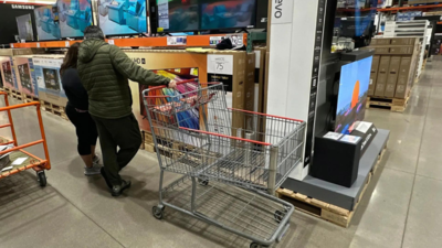 US retail sales little changed, signs of pullback after pre-tariff rush | World News