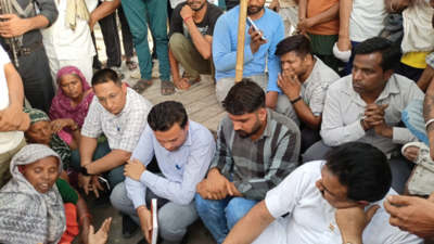 ‘Sharam nai aati? Besharam aadmi’: Haryana deputy speaker Krishan Middha makes officials sit on ground after encroachment drive | Jind News