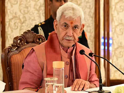 J&K lieutenant governor Manoj Sinha reviews Amarnath security, Mehbooba warns against war, Mirwaiz slams arrests | India News