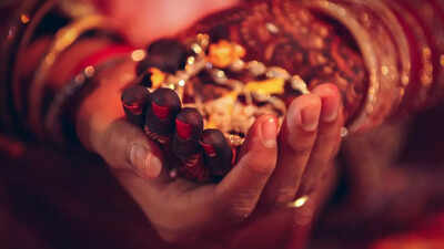 Pune Hindu Muslim Wedding: Muslim family shares wedding hall with Hindu couple after rain disrupts ceremony | Pune News