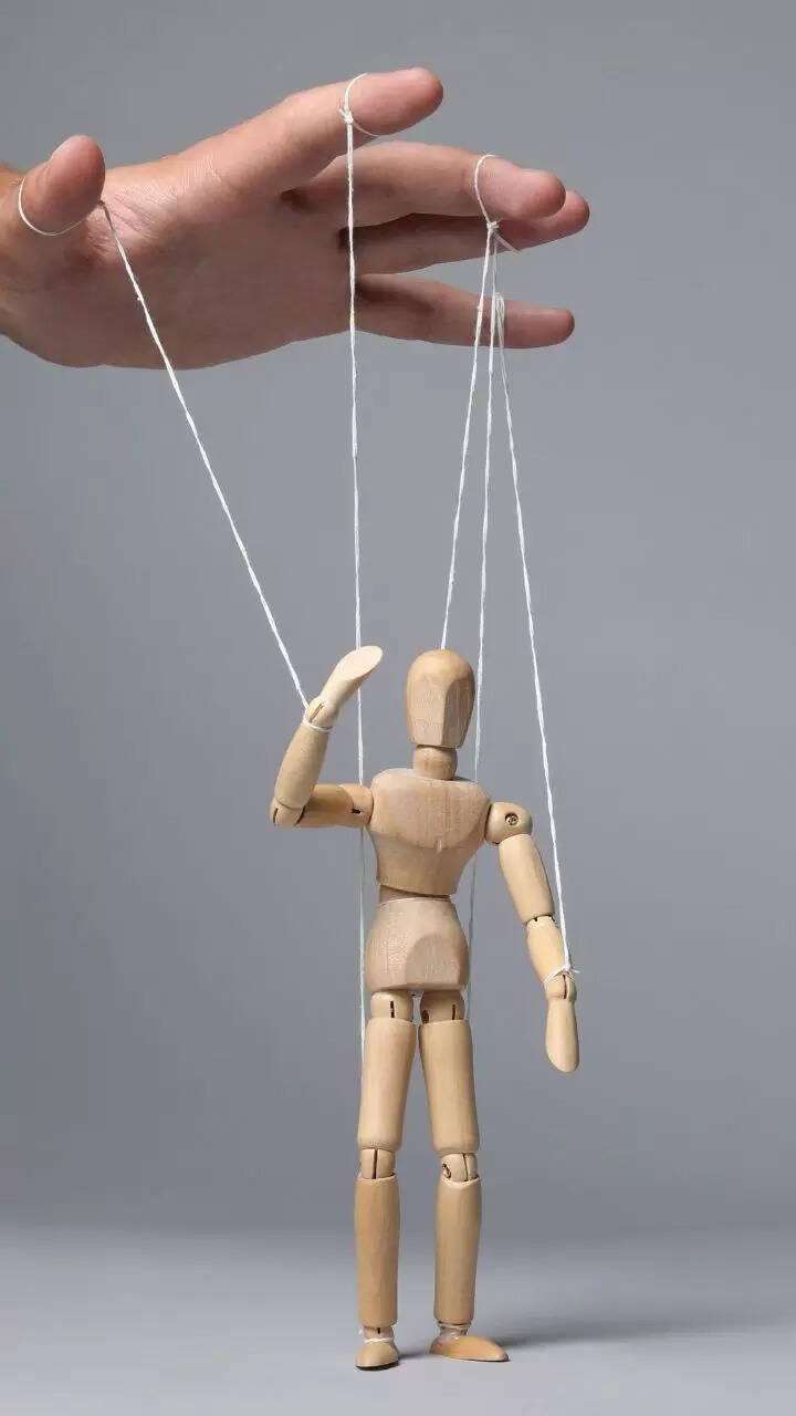 10 common phrases manipulators use to control people