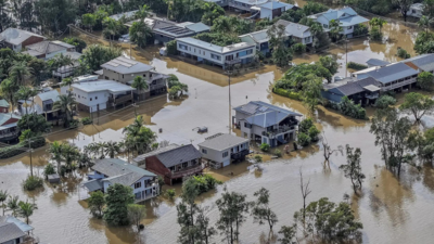 Thousands remain isolated as floods ease in eastern Australia