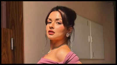 Who is Avneet Kaur, whose picture was liked by the beloved Indian cricketer Virat Kohli? |