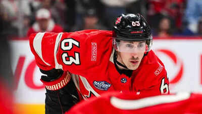 “Fans tougher than Leafs’ players”: Brad Marchand smirked at fired-up Leafs’ fan as he came face to face with the fan | NHL News